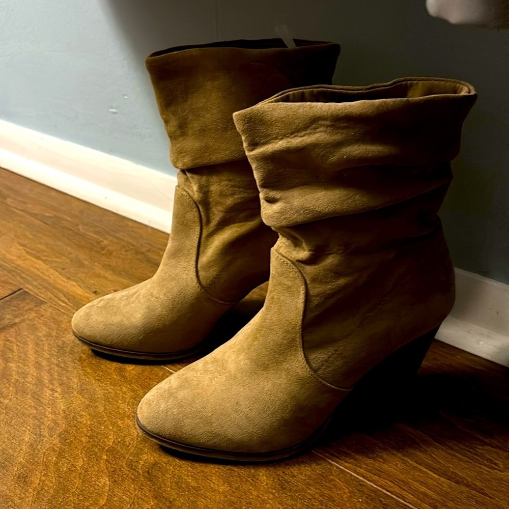 Tan Boots/Booties By Universal Thread - Picture 2 of 8